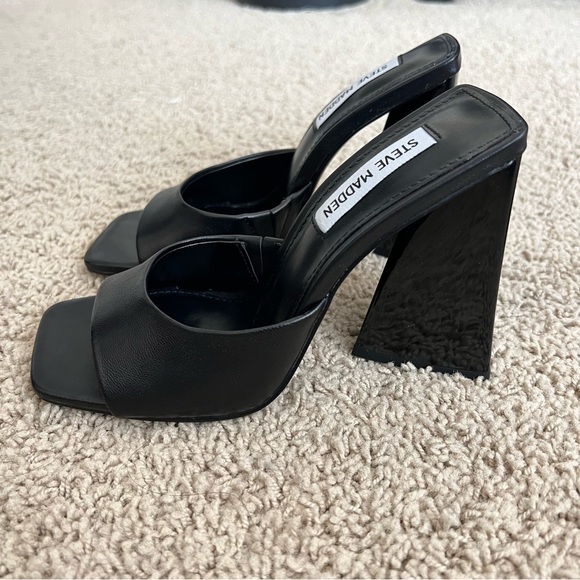 Steve Madden twists in black - Picture 3 of 5